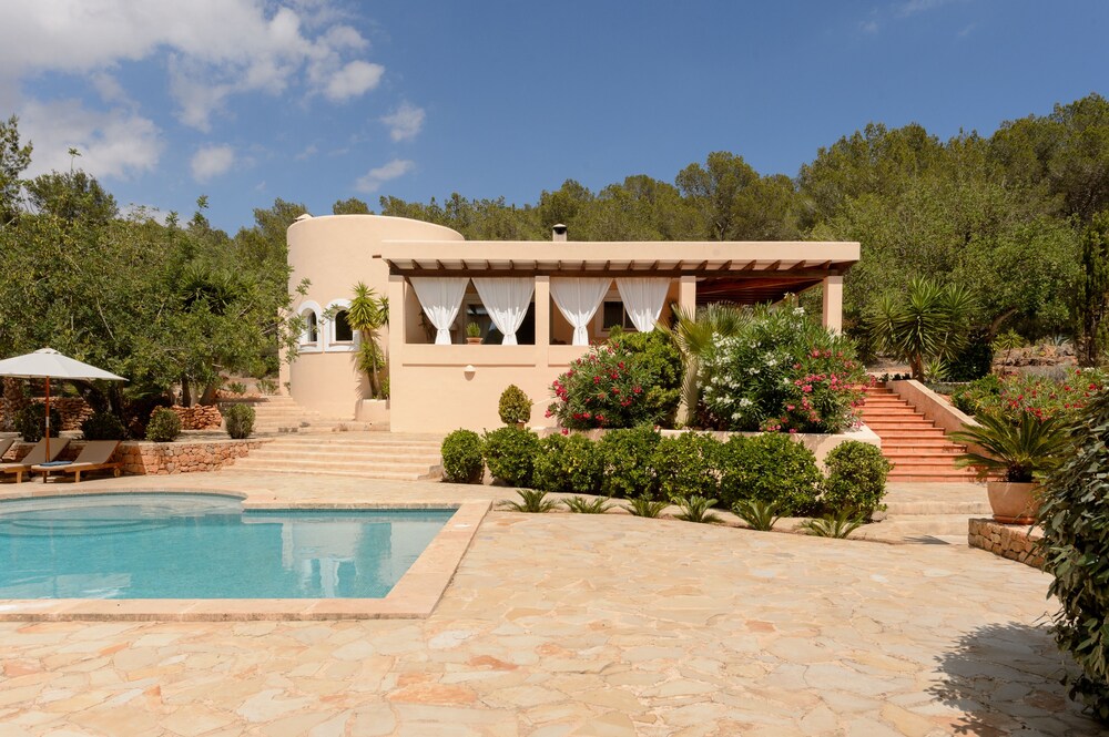 Can Cunsey — 4-Star Luxury Hotel in Sant Josep De Sa Talaia, Spain