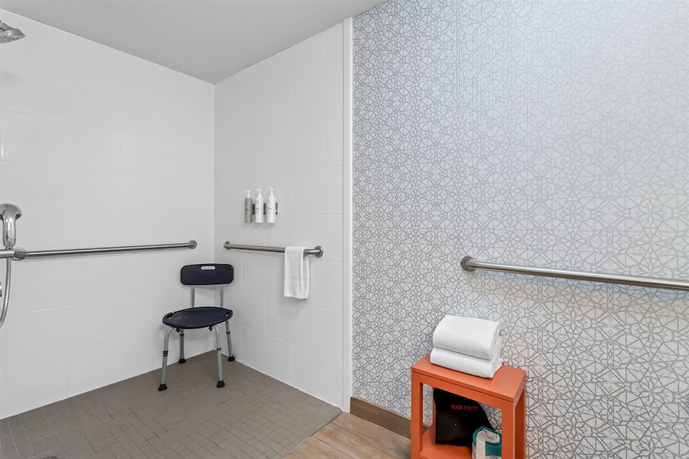 Hampton Inn & Suites Farmington - photo 25