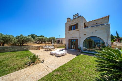 FOS residence ΦΩΣ luxury villa — 4-Star Luxury Hotel in Chania, Greece