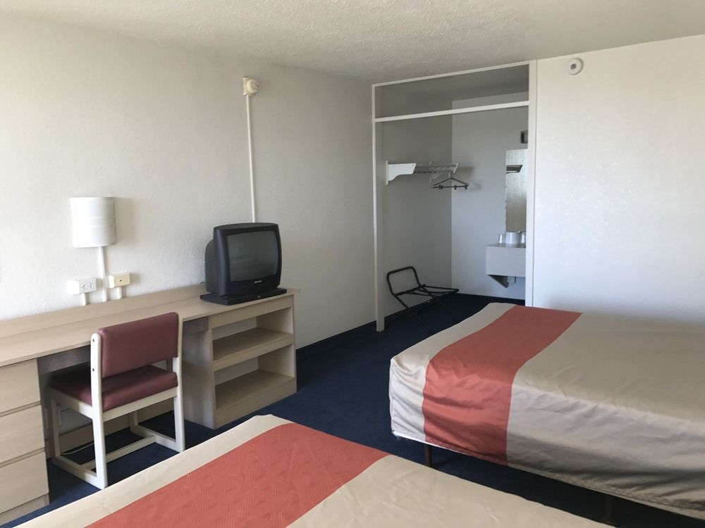Motel 6 El Paso Central - photo 12