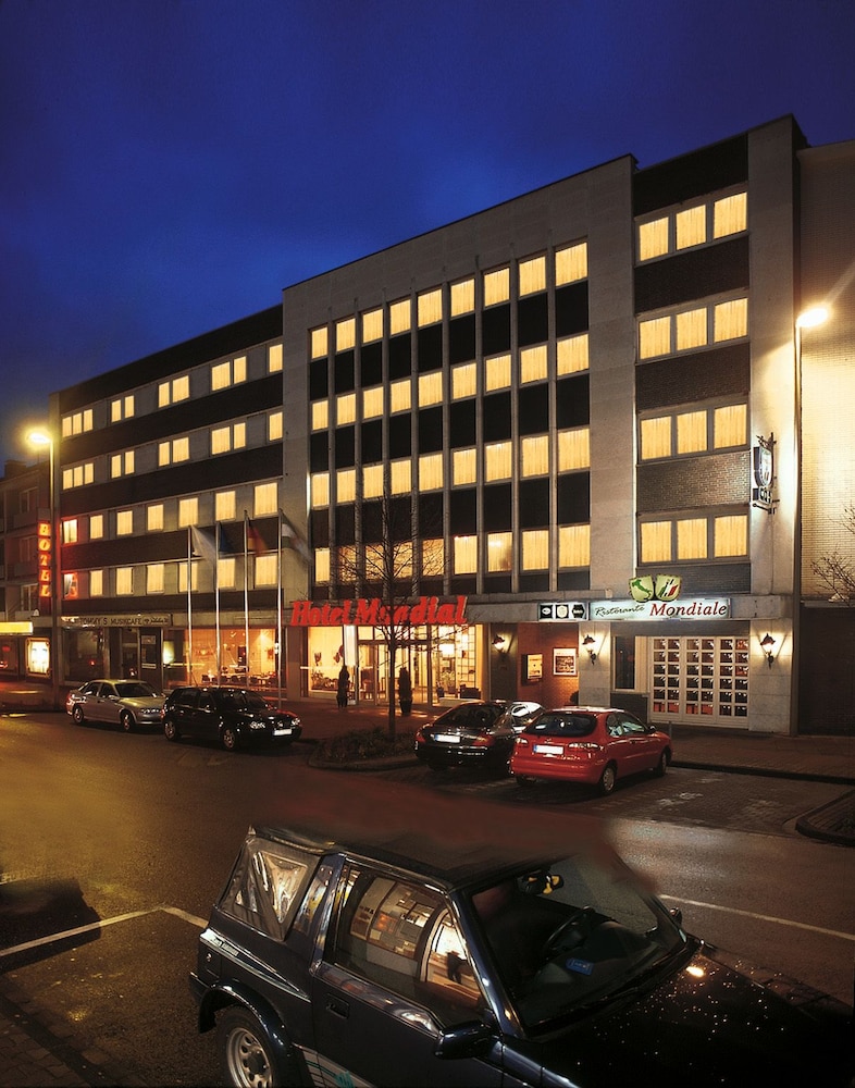 Hotel Mondial — 4-Star Luxury Hotel in Langenfeld, Germany