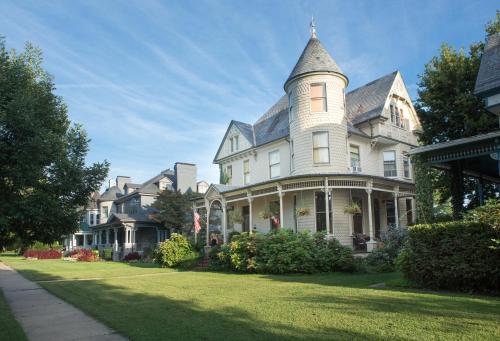 10 Clarke — 5-Star Luxury Hotel in Frederick, United States