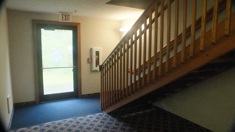 Quality Express Inn & Suites - photo 34