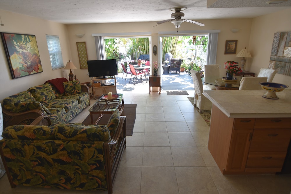 Oasis at John's Pass Madeira Beach - photo 25
