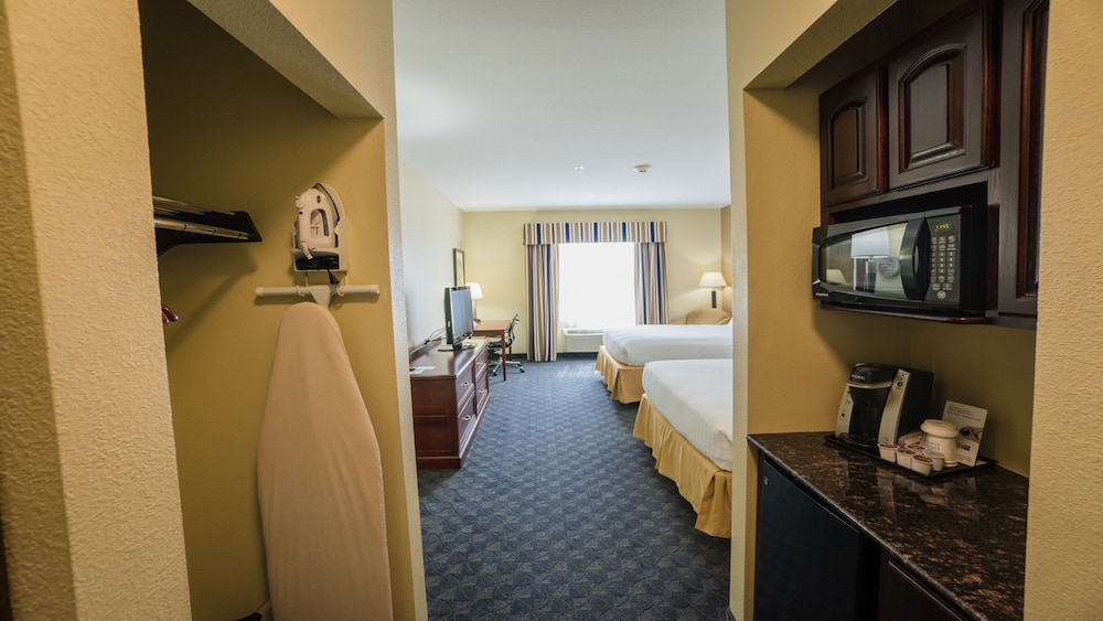 Holiday Inn Express & Suites Pampa by IHG - photo 16