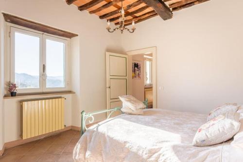 Farmhouse with views Walk to everything — 4-Star Luxury Hotel in Barga, Italy