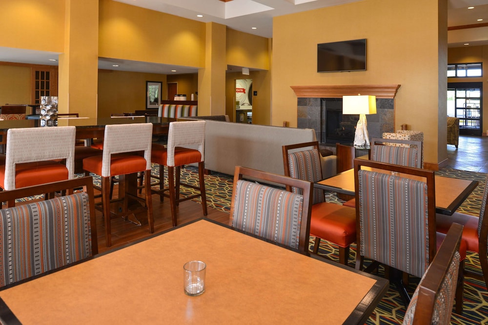 Hampton Inn & Suites Pueblo Southgate - photo 41