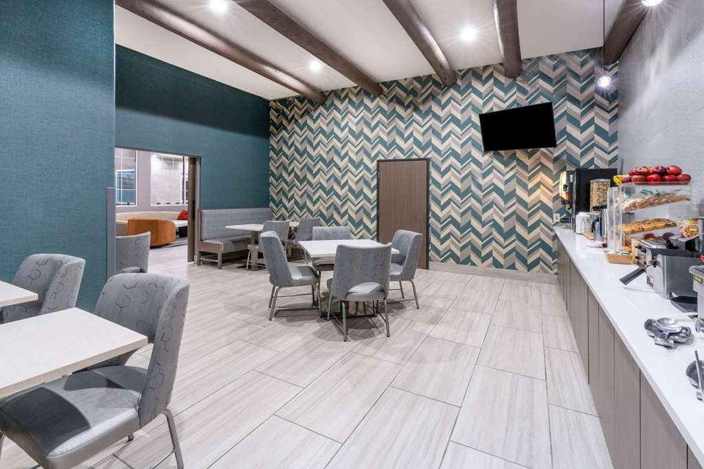 La Quinta Inn & Suites by Wyndham Santa Rosa - photo 25