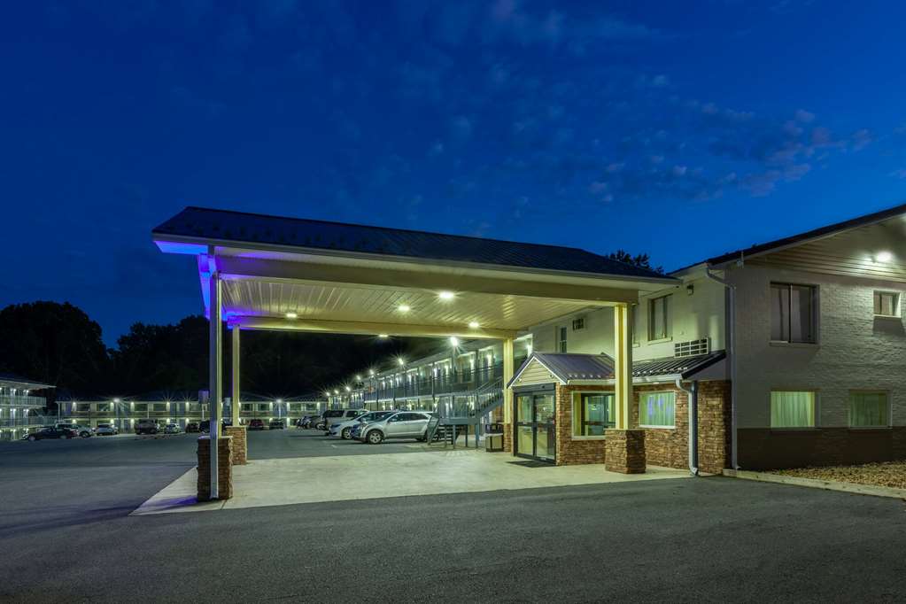 Days Inn by Wyndham Charles Town Harpers Ferry - photo 7