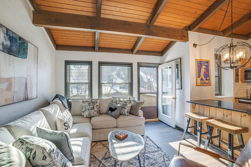 Chic Greek Peak Ski Resort Townhome w Balconies - photo 14