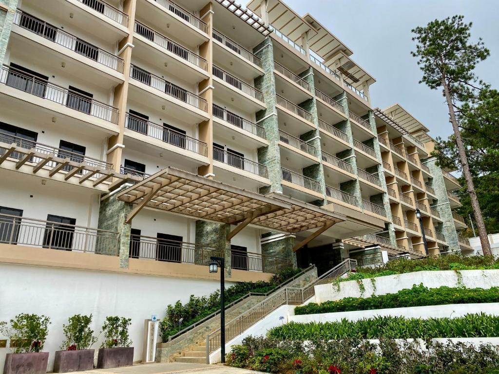 Bristle Ridge 2 bedroom Panoramic View — 4-Star Luxury Hotel in Baguio, Philippines