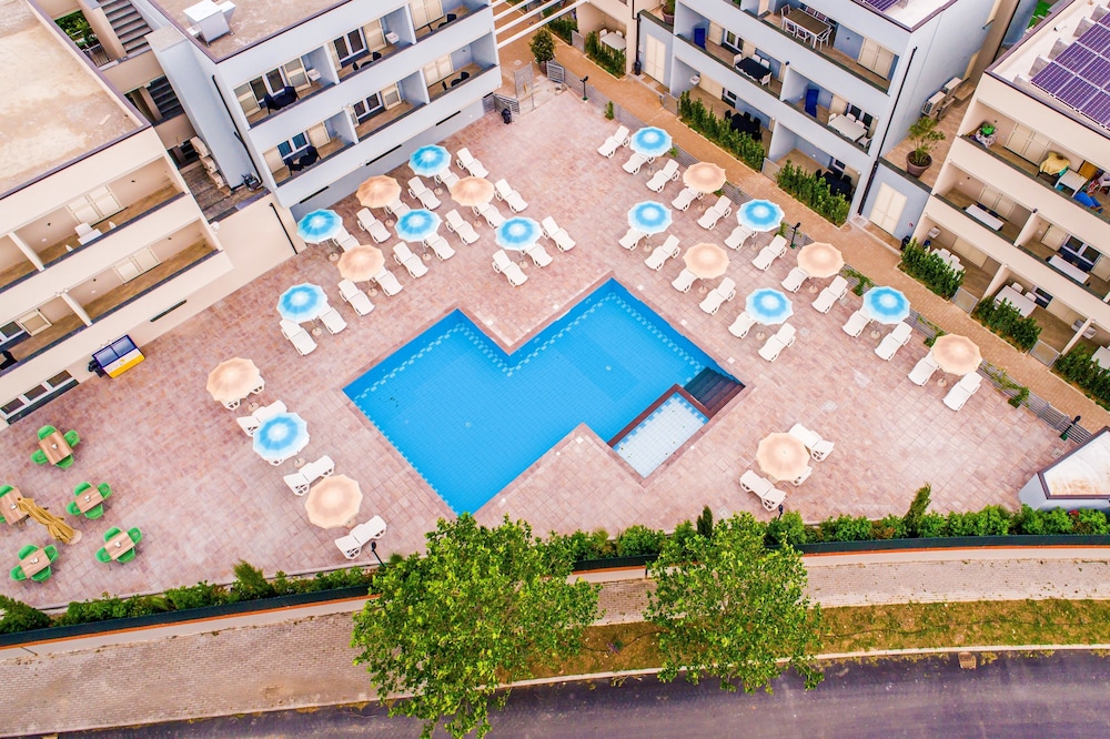 Golden Apartments — 4-Star Luxury Hotel in Cecina, Italy