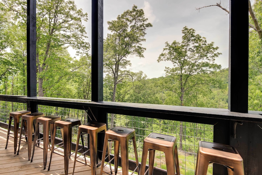 Cobbly Nob Resort Cabin: Hot Tub Pool & Views - photo 39