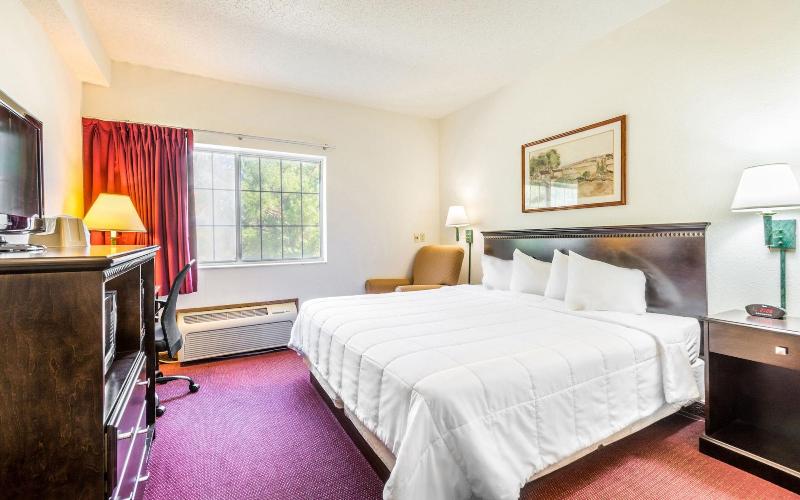 Wamego Inn and Suites - photo 10
