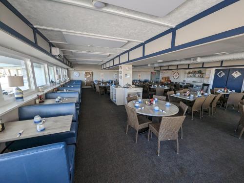 Admiral Resort Motel - photo 2