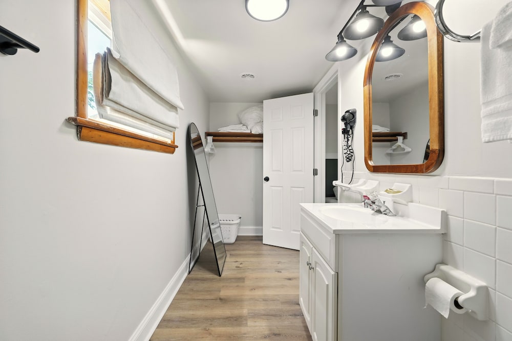 Hillside Motel LLC - photo 99