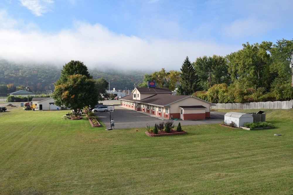 Relax Inn Elmira - photo 29