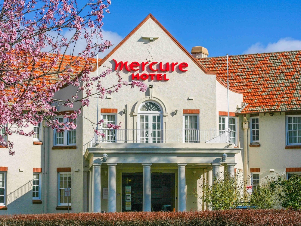 Mercure Canberra - carbon neutral hotel in Braddon
