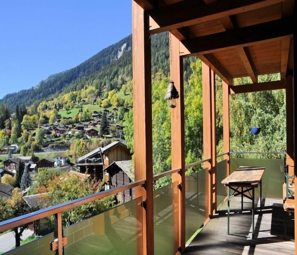 Aleid Sunshine 12995483 — Fiesch
