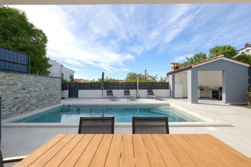 Villa Meri with private pool and sea view — 4-Star Luxury Hotel in Pula, Croatia