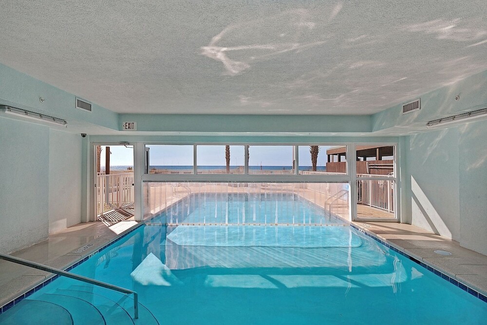 Beautiful Ocean Views 2 bedroom 2 bathroom Resort Pools - photo 12