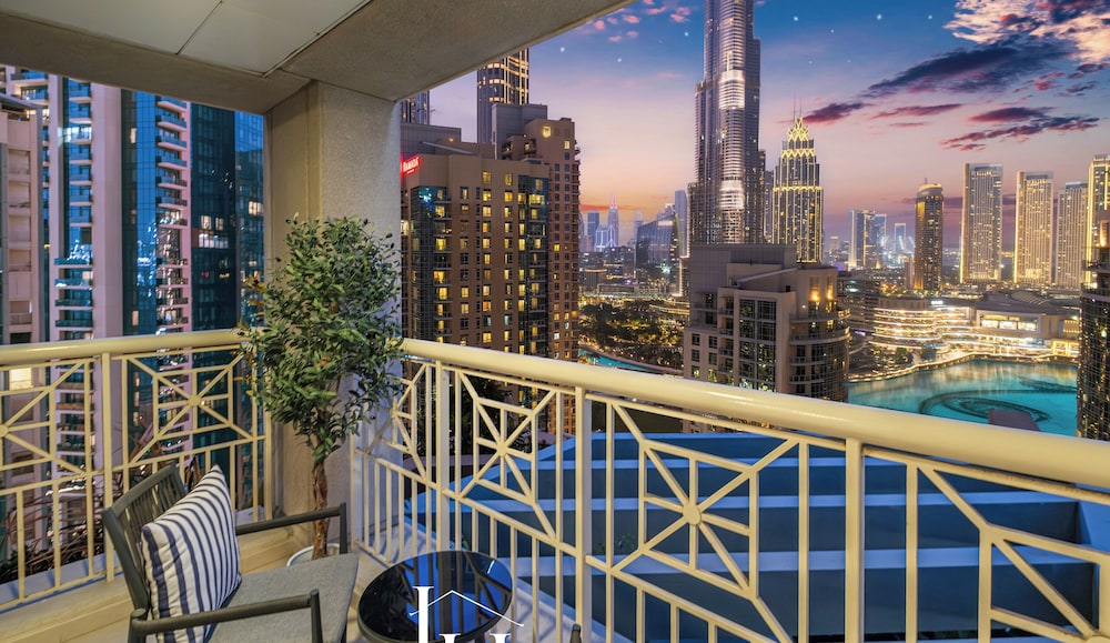 Stylish 2 Bed Apt Burj Khalifa and Fountain Views — 4-Star Luxury Hotel in Dubai, United Arab Emirates