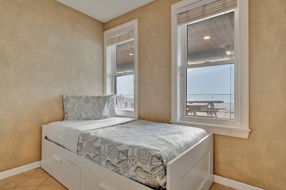 Stones Throw Beachfront Luxury Suites - photo 5