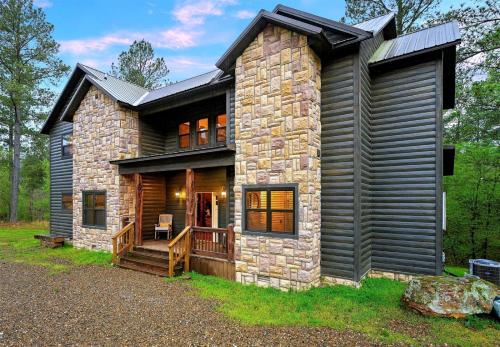 Misty Mountain - carbon neutral hotel in Broken Bow