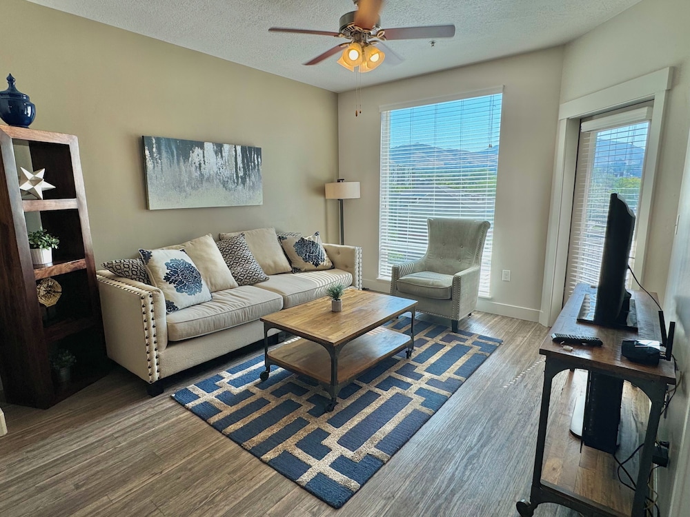 Downtown Condo with Mountain Views — 4-Star Luxury Hotel in Salt Lake City, United States