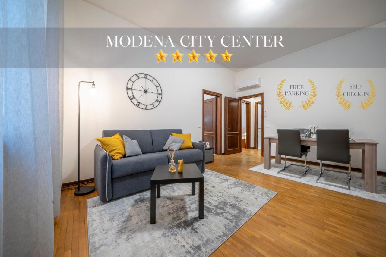 Ghirlandina Favoloso Appartamento in Pieno Centro — 4-Star Luxury Hotel in Modena, Italy