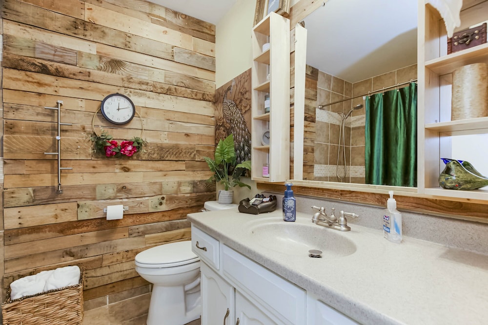 Becky & Marvels 420 Stay - photo 11