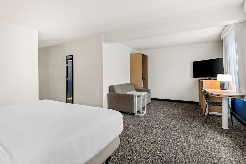 Spark by Hilton Lexington - photo 17
