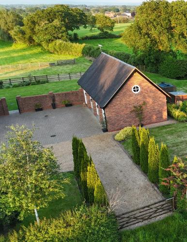 Cheshire Retreat at Within Street Farm — 4-Star Luxury Hotel in Middlewich, United Kingdom