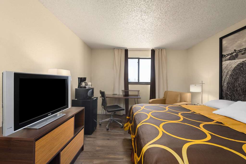 Super 8 by Wyndham Dodge City - photo 16
