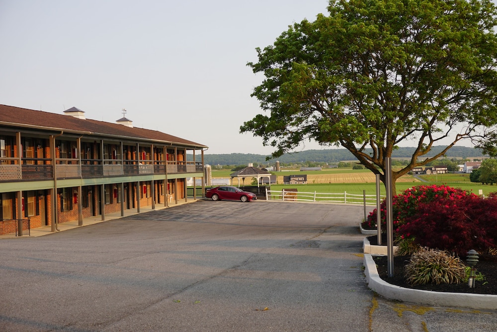 Harvest Drive Family Inn - photo 2