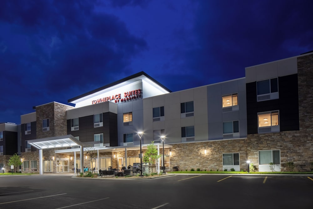 TownePlace Suites by Marriott Milwaukee West Bend - photo 30