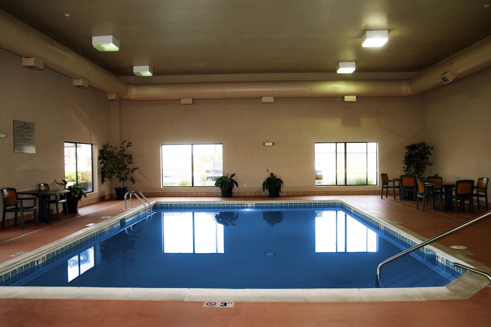 Hampton Inn South Haven - photo 27