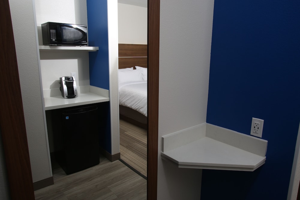 Holiday Inn Express McCook by IHG - photo 29