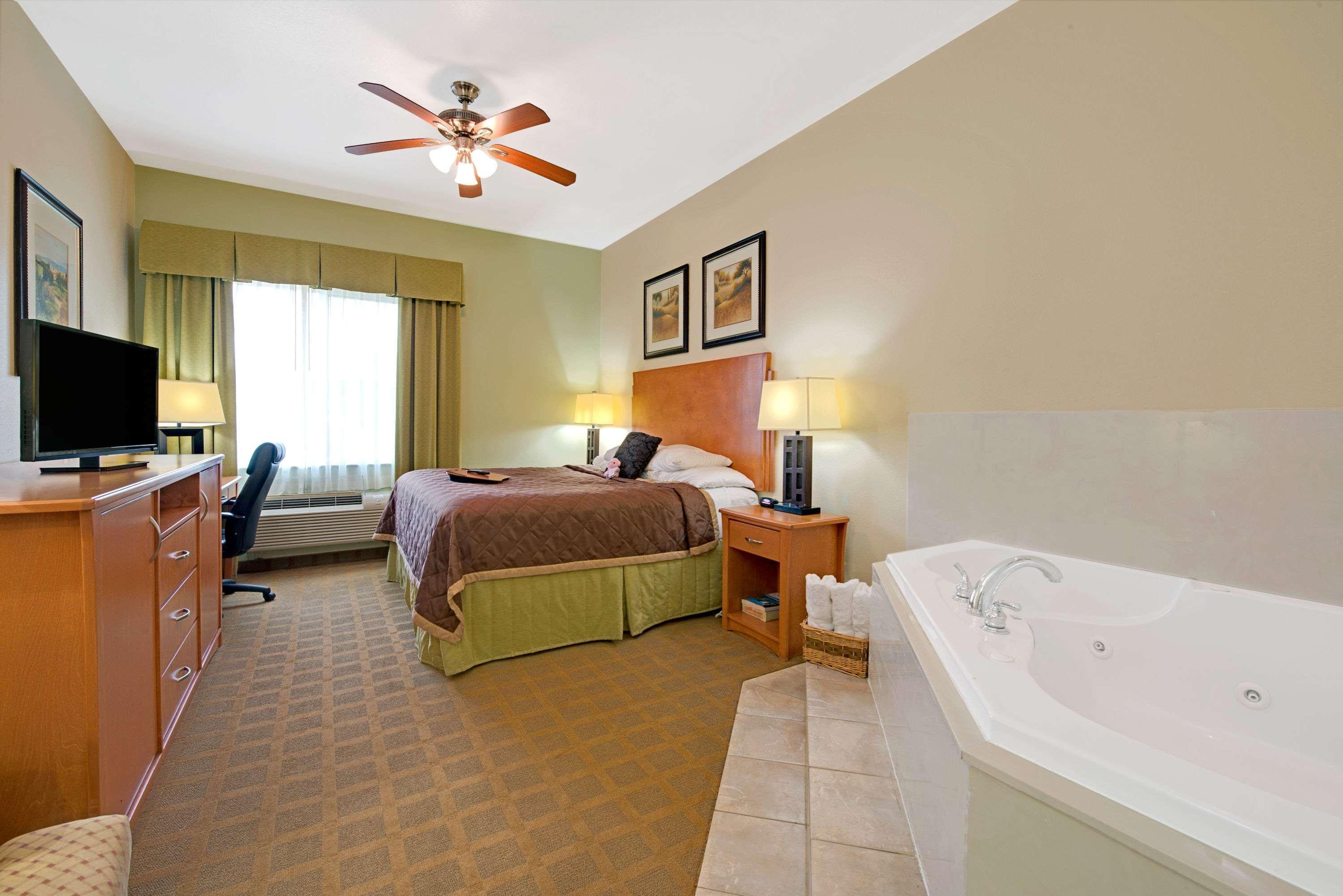 Super 8 By Wyndham Austin Airport North - photo 21