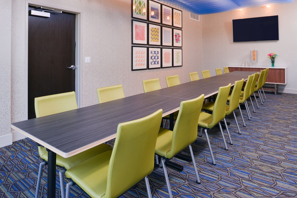Holiday Inn Express & Suites Olathe West by IHG - photo 38