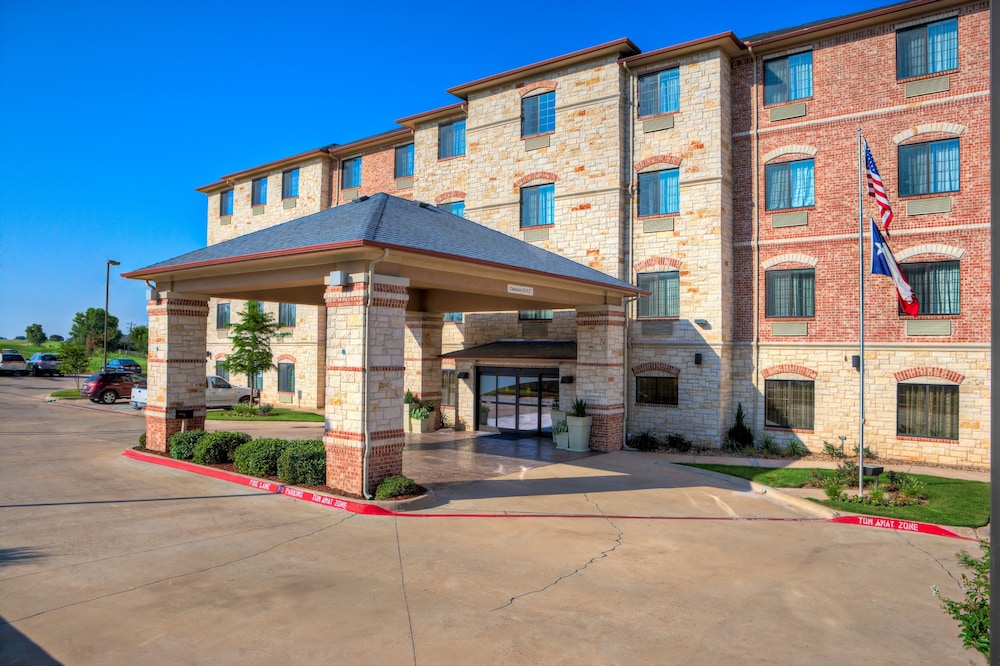 Holiday Inn Express & Suites Granbury by IHG - photo 31