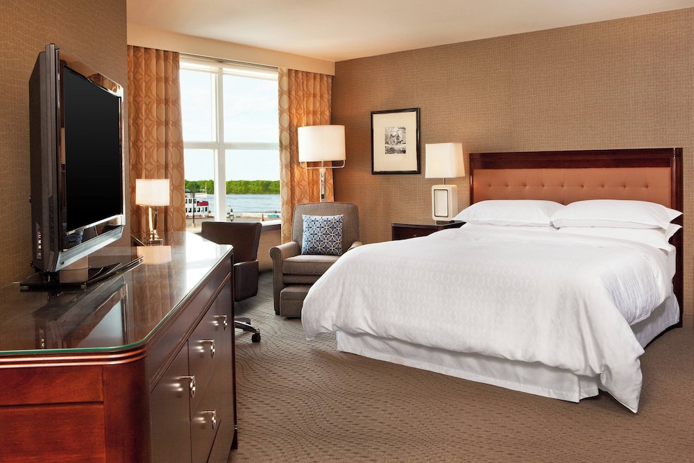 Sheraton Portsmouth Harborside Hotel - photo 16