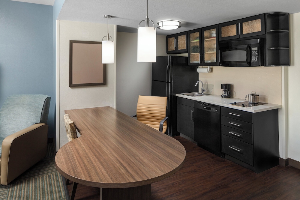 Candlewood Suites Omaha Airport by IHG - photo 10