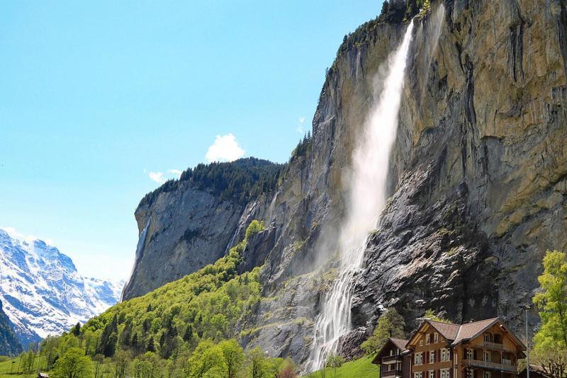 Breathtaking Waterfall Apartment — 4-Star Luxury Hotel in Lauterbrunnen, Switzerland