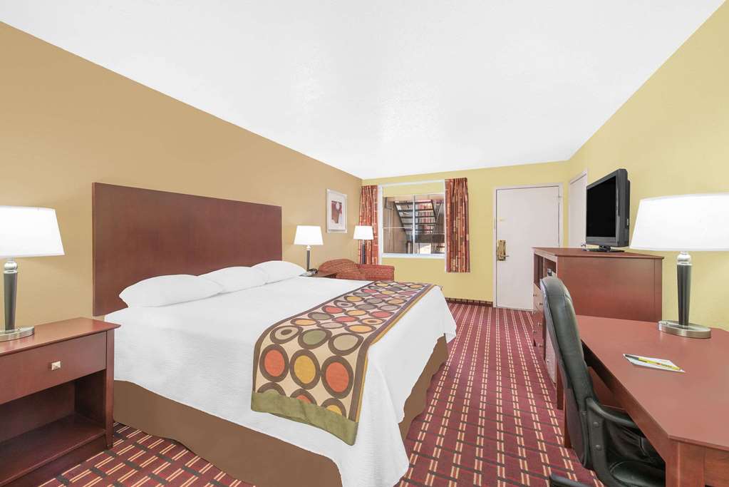 Super 8 by Wyndham Kerrville TX - photo 6