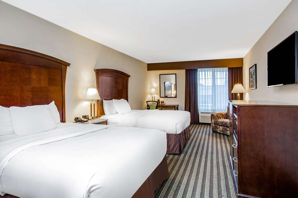 La Quinta Inn & Suites by Wyndham Fowler - photo 31