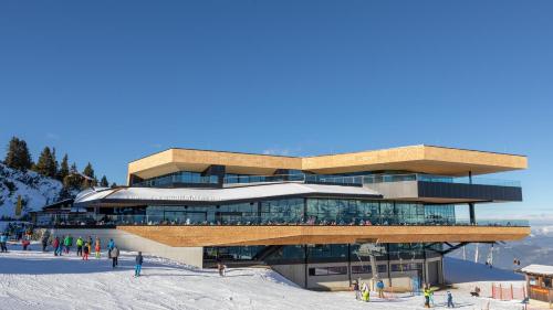 Mountain View — 4-Star Luxury Hotel in Kaltenbach, Austria