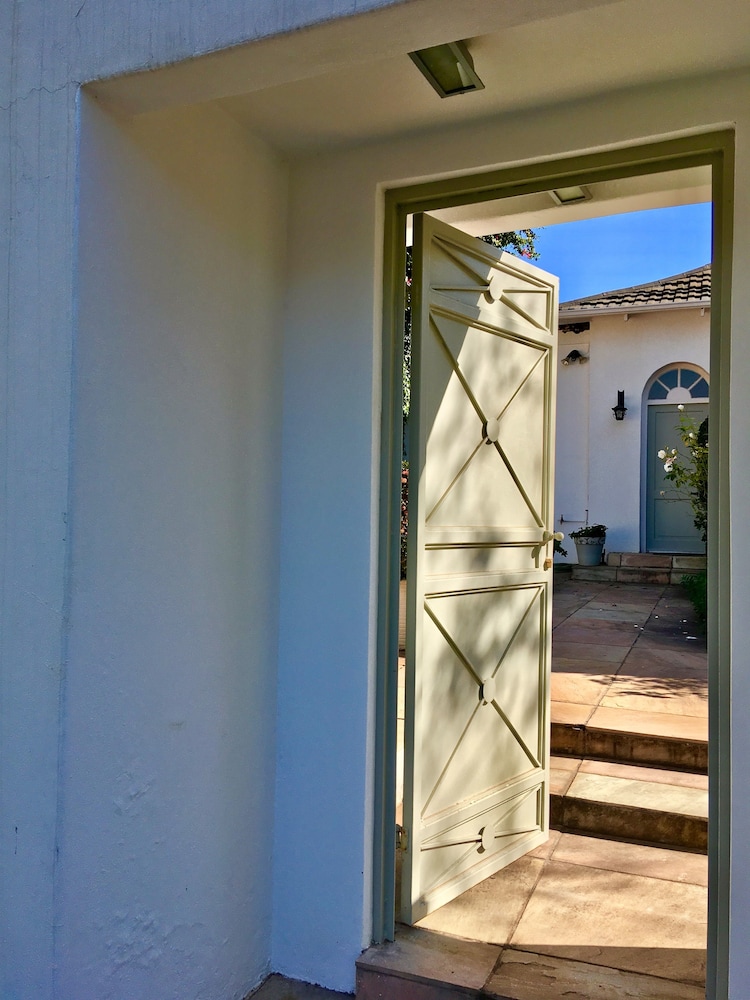 Maison Jacaranda — 4-Star Luxury Hotel in Randburg, South Africa