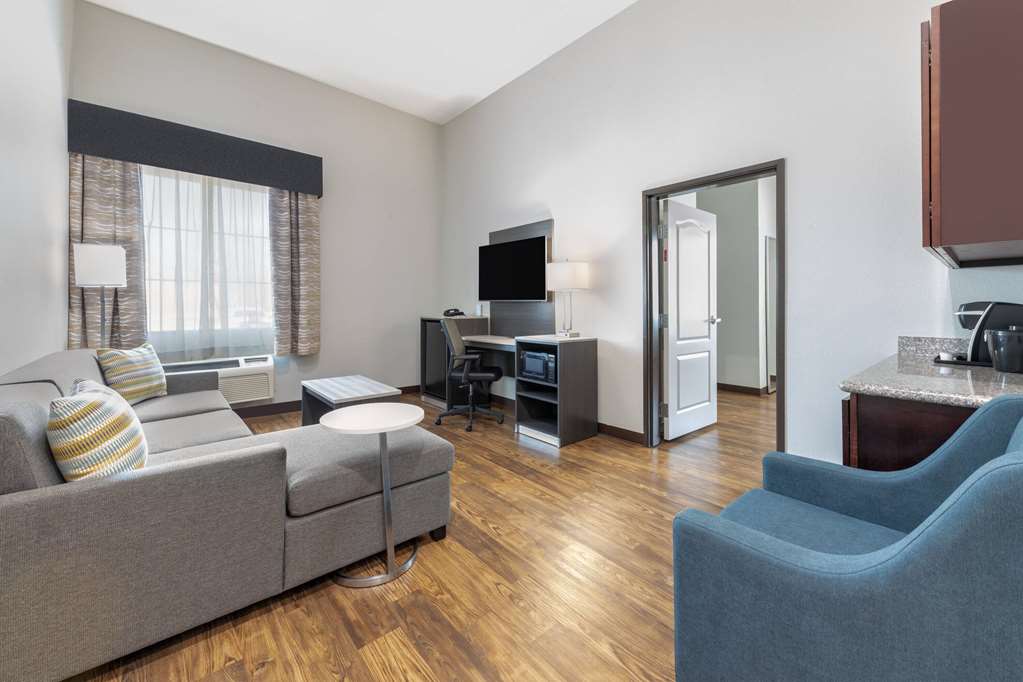 La Quinta Inn & Suites by Wyndham Allen at The Village - photo 24