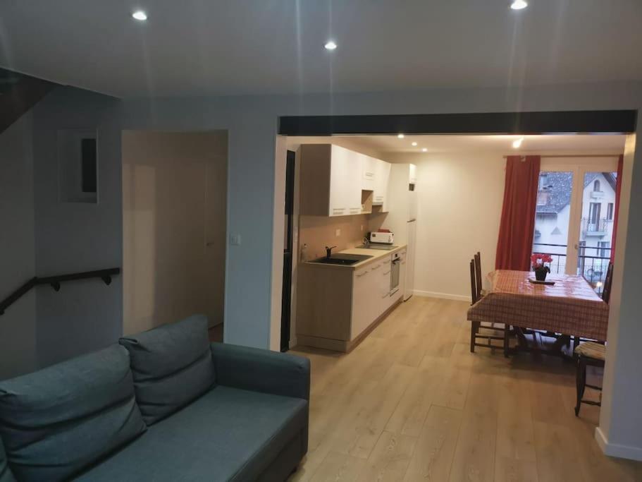 Chez Vincent Duplex 70 M2 3 Ch Hypercentre in Bagneres-De-Luchon, France